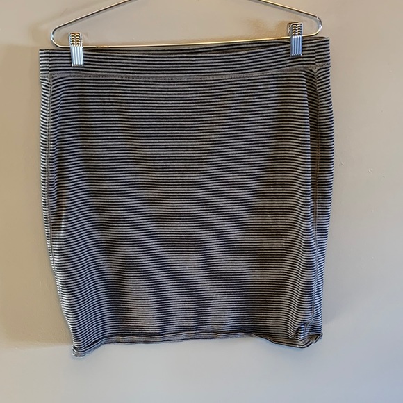 Old Navy Spandex skirt, L - Picture 2 of 4